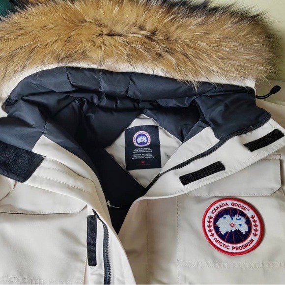 Women's (Unisex!) Canada Goose Ivory Parka with Real Fur Trim Hood - Picture 3 of 3